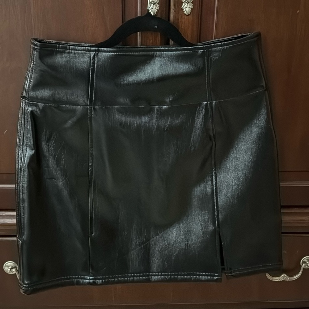 Free People Faux patent learher mini skirt  Size 12.